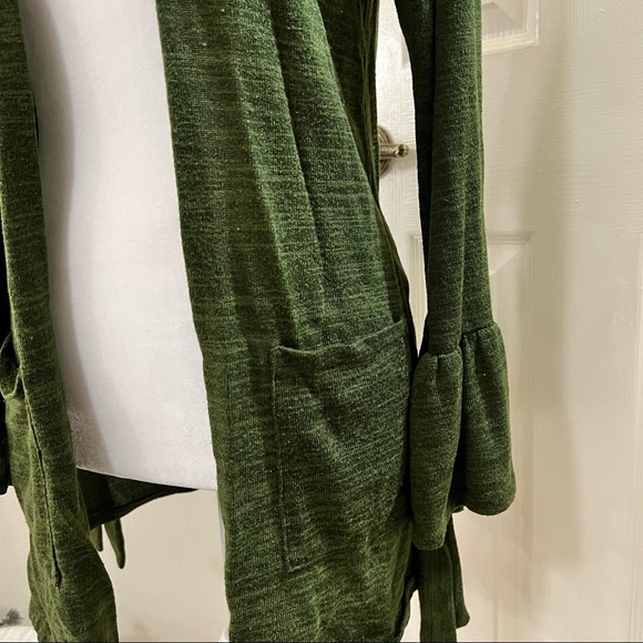 Francesca’s Green Bell Sleeve Bow Cardigan - Picture 2 of 5